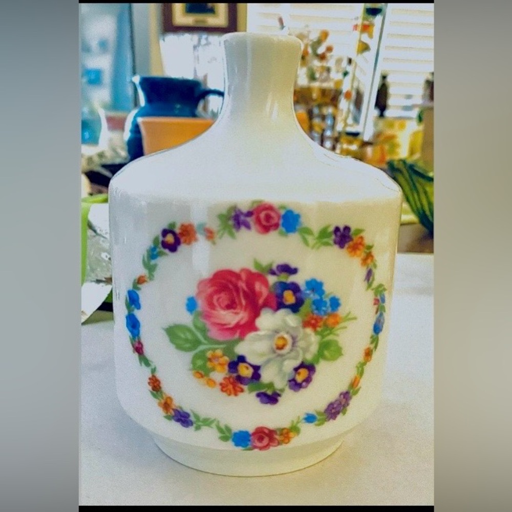 Spain Vintage Vase by Guillen.  EC. No signs of use. Porcelain Floral on White.